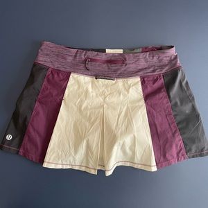 Like new, women’s vintage lululemon skirt. Size 6